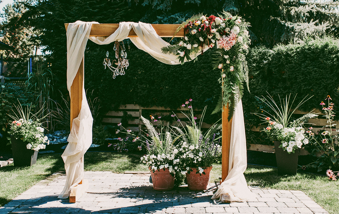 Какую арку выбрать для свадебного торжества?